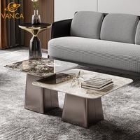 Ensemble de 2 tables basses gigognes modernes rondes en marbre blanc et bois, table d'appoint avec cadre en métal noir, plateau ovale gris et pieds noirs