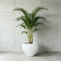 Pot de fleurs matelassé blanc brillant effet diamant avec bord festonné pour une décoration moderne