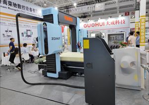 Rongchi <span class=keywords><strong>CNC</strong></span> Block <span class=keywords><strong>Cutting</strong></span> Squaring <span class=keywords><strong>Machine</strong></span> Diamond Wire Saw <span class=keywords><strong>Machine</strong></span> de profilage pour la coupe de pierre à usage domestique Garantie 1 an - Product Image 2