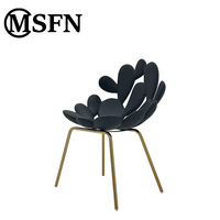 Fauteuil d'appoint moderne et ludique en forme de feuille de cactus, revêtement en polyuréthane souple, pieds en métal doré, pour salons, chambres, hôtels, extérieur