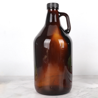 Bernsteinfarbener Moonshine-Glaskrug mit Griff