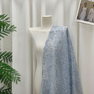 Tela de encaje floral doble de lujo con contorno intrincado y patrón floral <span class=keywords><strong>en</strong></span> relieve, tela de malla <span class=keywords><strong>para</strong></span> vestido de noche o fiesta. - Product Image 2