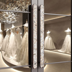 Poignée de porte sculpturale abstraite courbée, en acier inoxydable de luxe, quincaillerie architecturale pour entrée principale d'hôtel haut de gamme - Product Image 1
