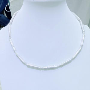 Collier avec boucle en chaîne en argent pur, perles d'eau douce baroques argentées naturelles de petite taille, de la mer de Zhuji Shanxia, de forme irrégulière - Product Image 1