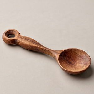 Cuillère en bois polie à la main avec manche perforé, design minimaliste, réutilisable, pour le camping, les événements et les mariages - Product Image 1