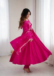 Robe Anarkali en soie Chanderi pure romaine, coupe évasée, avec pantalon et dupatta, pour femmes, disponible au meilleur prix - Product Image 4