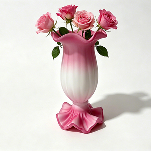Vaso in Vetro Rosa Satinato con Base Ondulata Fatto a Mano, Porta Fiori per Tavoli da Matrimonio e Decorazioni per la Casa - Product Image 1