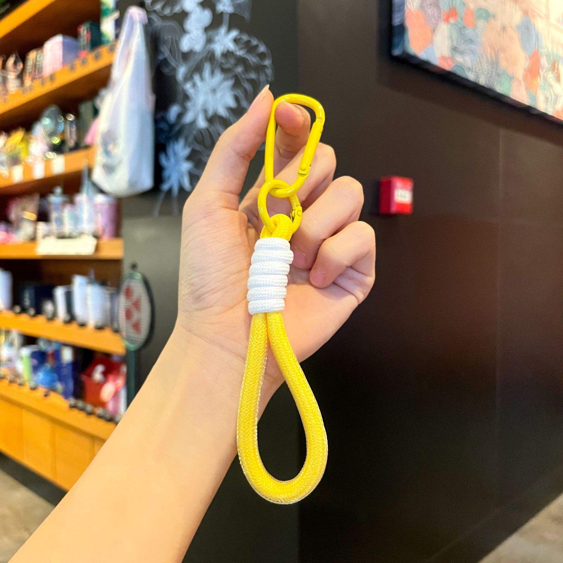 เชือก W สีเหลือง