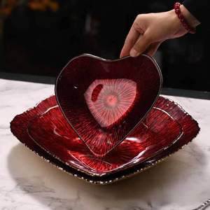 Plato de Vidrio en Forma de Corazón Rojo para Ensalada de Frutas Hecha a Mano para Fiestas de Boda y Cocina Casera - Product Image 3