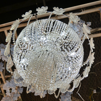 Lustre luxueux en cristal LED AC avec des feuilles de fleurs et éclairage multicolore pour la décoration du plafond de la maison et des salles de réception de mariage