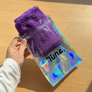 Bolsas holográficas al por mayor con cierre y orificio para colgar, bolsa de plástico con logotipo personalizado, efecto láser arcoíris, para prendas de vestir, accesorios de belleza y paquetes. - Product Image 5