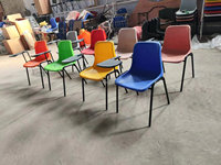 Chaise d'entraînement ergonomique empilable en plastique moderne avec tablette d'écriture pour usage extérieur – Vente en gros à chaud
