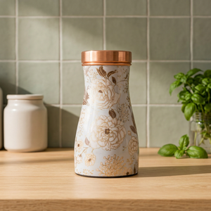 Jarra de Cobre con Diseño de Reloj de Arena, Patrón Floral en Lámina de Oro Ayurvédica, Tapa de Cobre, Calidad Premium - Product Image 1