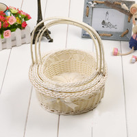 Nouveau design typique de luxe blanc Mini panier de fleurs décoratif en plastique pour les fêtes de mariage