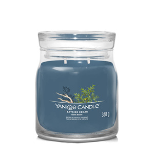 Yankee Candle - Candela in Vaso Medio con 2 Stoppini, Profumo di Cedro Marino - Product Image 1