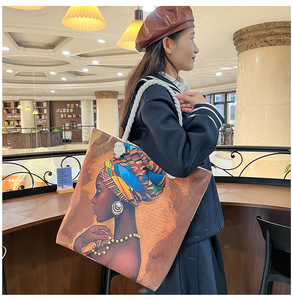 Bolsa de Mano de Lona con Diseño de Chica Africana, Logotipo Personalizado, Estilo Caricatura, con Asa de Cuerda, Venta al Por Mayor - Product Image 6