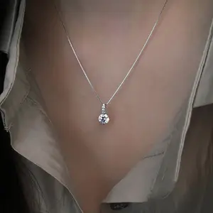 Lumière luxe marée géométrique goutte d'eau collier femme ins simple clavicule chaîne tempérament petit frais pendentif bijoux