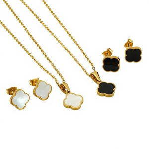 Ensemble de bijoux pour femmes, collier et boucles d'oreilles en acier titane plaqué or 18 carats, trèfle à quatre feuilles, coquille naturelle, 2023 - Product Image 1