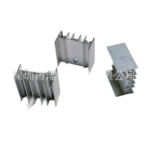 Disipador de Calor de Perfil de Aluminio Melt Eruption 21x11x25 con Ranura para Amplificadores de Potencia y Dispositivos Electrónicos - Product Image 4