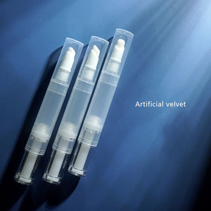 2026 Gran Venta: Botella Dispensadora con 3 Cabezales de Cepillo Opcionales y Esponja, Lápiz Cosmético Giratorio para Brillo Labial - Product Image 6