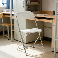 Chaise pliable simple en plastique avec support métallique antirouille pour l'approvisionnement de projets scolaires et de dortoirs - Vente en gros