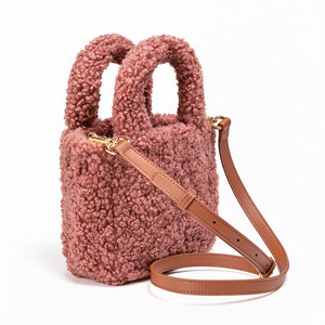 Sac seau en fausse fourrure Sherpa pour femmes avec logo personnalisé, sac à main en peluche moelleux de qualité supérieure, mini sac moelleux pour femmes - Product Image 2