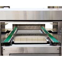 Machine d'agencement de plateaux entièrement automatique à grande vitesse, chargeur de plateaux en acier inoxydable pour l'agencement de gâteaux de lune, biscuits, raviolis, pâtisseries et pains