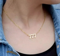 Vente en gros de bijoux imperméables personnalisés de haute qualité pour femmes, collier en acier inoxydable plaqué or 18K avec numéro d'ange