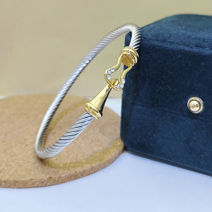 Descubre cada semana Spotify 2024, joyería de marca, joyería de diseñador, <span class=keywords><strong>pulsera</strong></span> de diseño de herradura dorada - Product Image 4