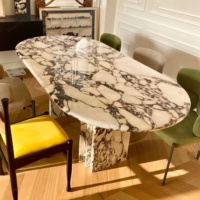 Table à manger sur mesure en marbre Calacatta naturel moderne, plateau ovale, base à lattes, 6 places, table de cuisine, décoration de villa et d'hôtel