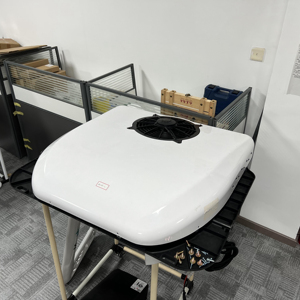 Aire acondicionado de techo de vehículo eléctrico de 850W y 12 voltios de alta calidad para camiones, <span class=keywords><strong>furgonetas</strong></span>, tractores, campistas, etc. - Product Image 1
