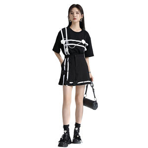 Jupe courte de haute qualité, design de niche, noir et <span class=keywords><strong>blanc</strong></span> contrastés, avec décoration florale 3D et taille élastique - Product Image 6