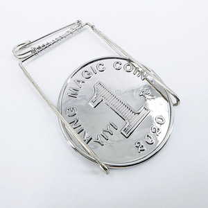 Kingmagic, fabricante de accesorios y trucos de magia, se especializa en trucos de manipulación de monedas y transformación de dinero para espectáculos. - Product Image 2