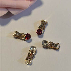 Pendientes de Clip con Incrustaciones de Diamantes en Forma de Triángulo, Aleación de Zinc, Joyería de Moda - Product Image 3