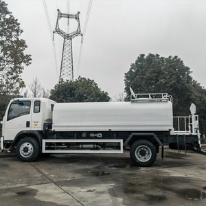 Camión Cisterna de Agua HOWO RHD 4x2 de 8 CBM para Transporte - Product Image 2