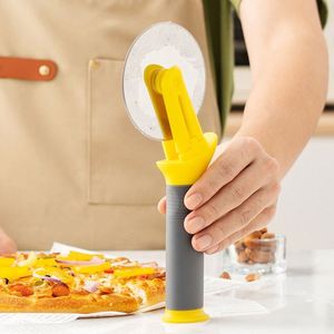 Rouleau à découper pliable en acier inoxydable avec poignée verticale, antidérapant, durable, avec gaine et roues, résistant au four, pour pizza - Product Image 3