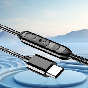 Audífonos Intrauditivos KSC-1300 Tipo-C de 1.2m Negros con Micrófono - Product Image 3