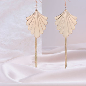 Boucles d'oreilles pendantes à pampilles en feuille d'or pour femmes, bijoux de fête tendance, boucles d'oreilles en alliage de zinc - Product Image 4