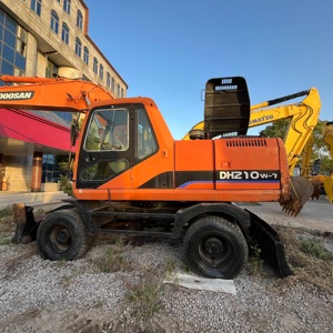 รถขุดไฮดรอลิกแบบมีล้อ DOOSAN DH210W-7 มือสอง ปี 2022 เครื่องยนต์เดิม เหมาะสำหรับผู้รับเหมา บริษัทให้เช่า และธุรกิจก่อสร้าง - Product Image 4
