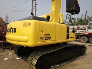 Excavatrices d'occasion Komatsu PC200-6 – Force de creusement de 152 kN, réponse hydraulique précise - Product Image 5