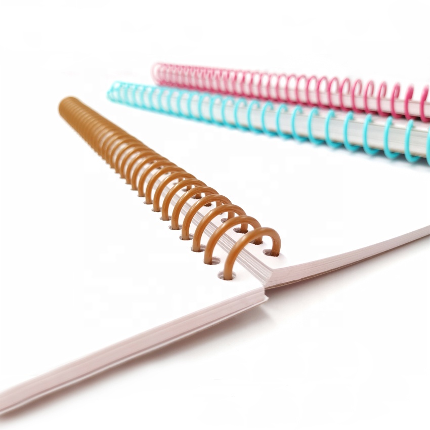 ПЭТ или ПВХ материал фиолетовый цвет пластиковая спиральная пружина связывающая катушка