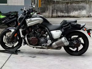 Motocicleta Deportiva Yamaha <span class=keywords><strong>VMAX</strong></span> <span class=keywords><strong>1700</strong></span> Usada, Modelo Nuevo, 1679cc, Gasolina, Estilo Naked, V4 Muscle - Product Image 5