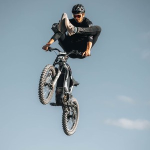 Bicicleta transfronteriza Nueva <span class=keywords><strong>Europa</strong></span> y América Deportes 8000W Alta potencia Eléctrica Todoterreno Bicicleta de montaña Velocidad Tendencia Acero - Product Image 6