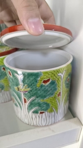 Jarrón de Porcelana China Pintado a Mano con Motivo de Mariposa y Tapa con Ventilación, Jarrón Bok Choy, Adorno Oriental Coleccionable para Mesa - Product Image 5