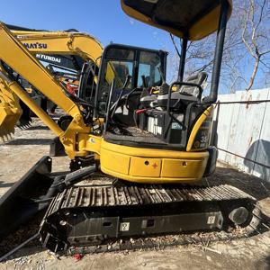 Mini-excavatrice japonaise d'occasion Komatsu PC35MR de 3,5 tonnes à balayage zéro avec moteur et pompe Yanmar, faible nombre d'heures, idéale pour l'aménagement paysager/l'agriculture - Product Image 2