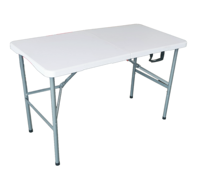 Table pliante en plastique HDPE blanc de 4 pieds, design rectangulaire portable, facile à nettoyer et résistante à l'humidité pour une utilisation en extérieur