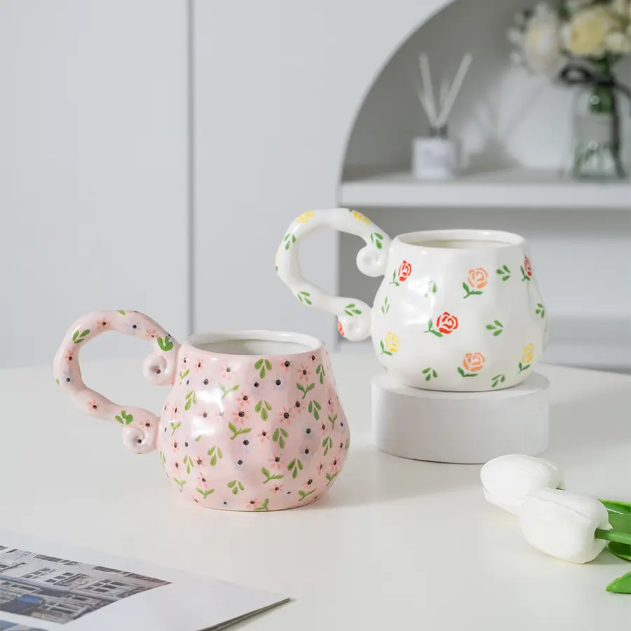 Taza de cerámica floral pequeña pintada a mano Lelyi Cute Japanese Ins con taza de café de gran capacidad para regalo único