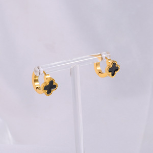 Pendientes <span class=keywords><strong>de</strong></span> Acero Inoxidable con Trébol <span class=keywords><strong>de</strong></span> Cuatro Hojas y Diamantes, Estilo Elegante y Moderno, Accesorio <span class=keywords><strong>de</strong></span> <span class=keywords><strong>Moda</strong></span> Versátil para el Día a Día con Diseño Floral - Product Image 4
