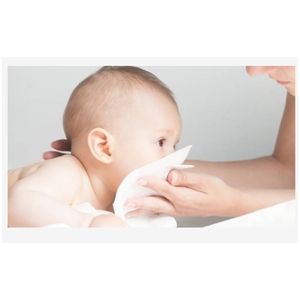 Lingettes carrées en coton non tissé pour repas et changes de bébé, pour peaux sensibles, sans parabène et très absorbantes, utilisation sèche et humide - Product Image 3