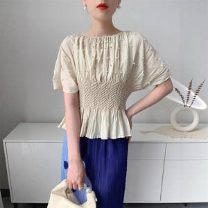 <span class=keywords><strong>Top</strong></span> plissettato elegante stile Miyake per l'estate 2026, da donna, comodo, casual, con perline e ricami, in poliestere tinta unita - Product Image 1